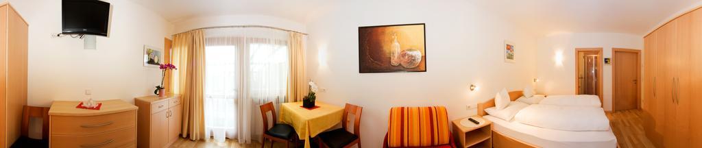 Pizzeria Restaurant Wieser Rasùn di Sotto Exteriör bild