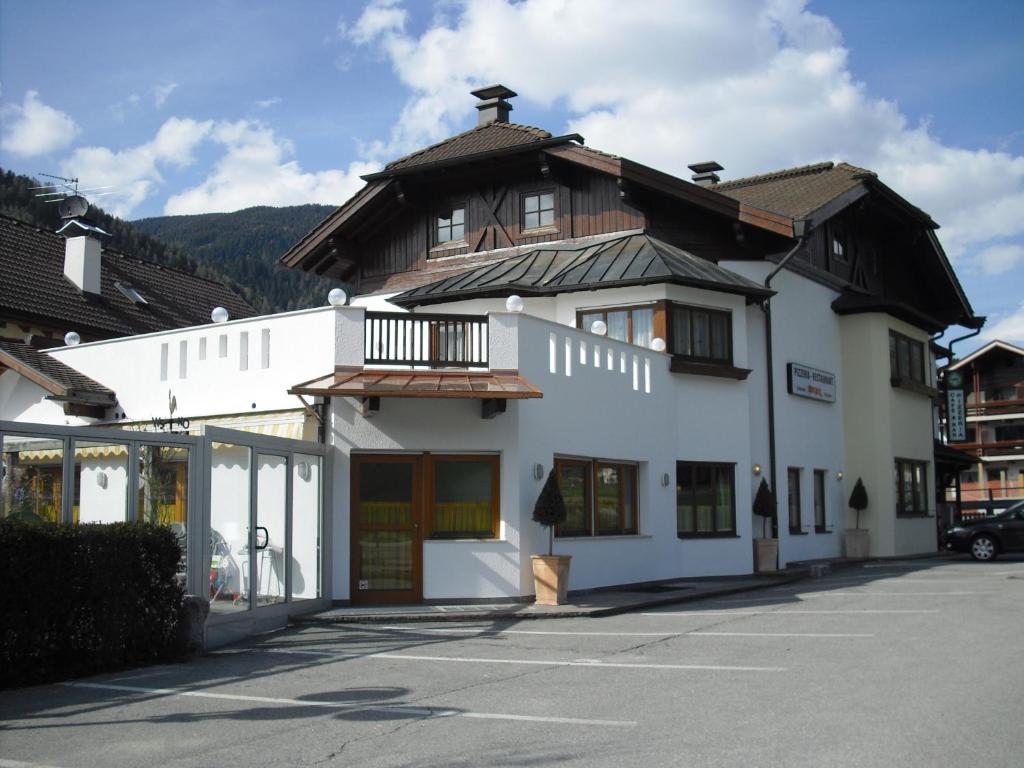 Pizzeria Restaurant Wieser Rasùn di Sotto Exteriör bild