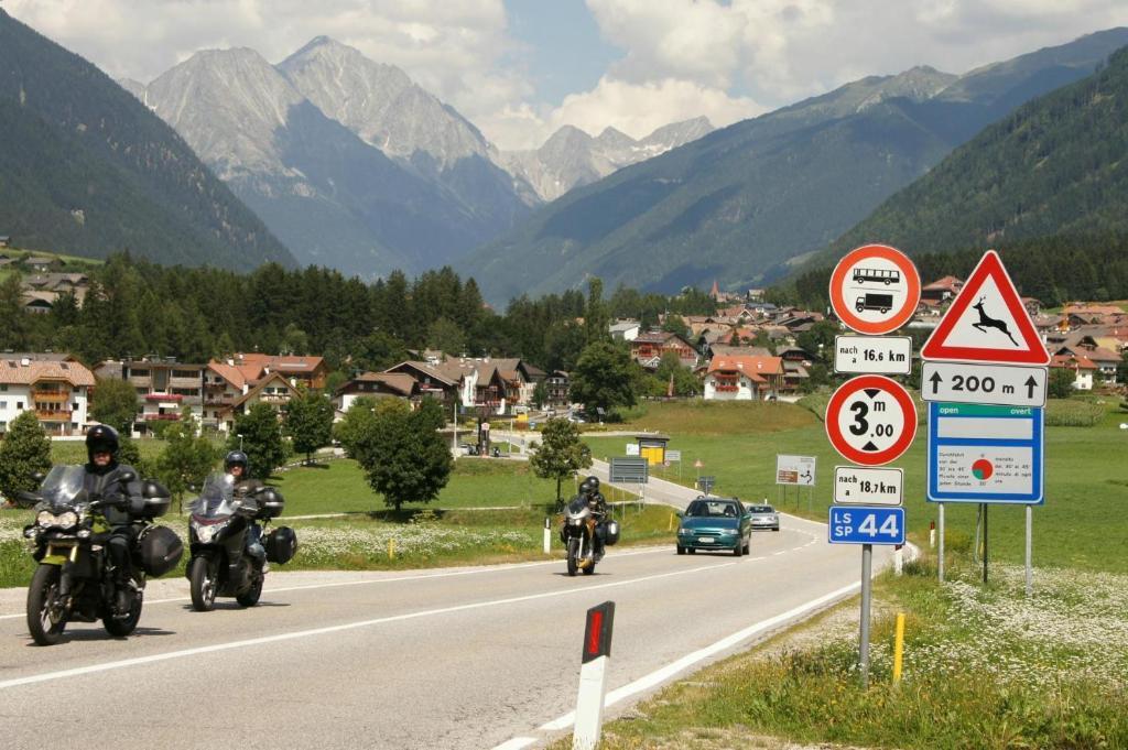 Pizzeria Restaurant Wieser Rasùn di Sotto Exteriör bild